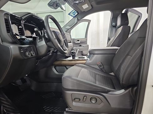 Used 2024 Chevrolet Silverado 1500 LT Trail Boss w/ Convenience Package II image 18