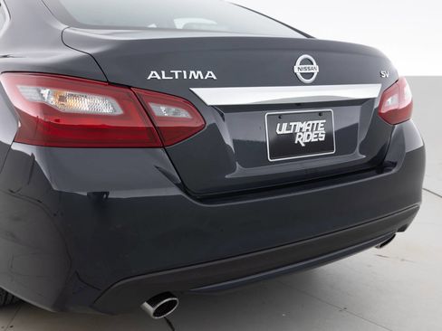 Used 2018 Nissan Altima 2.5 SV image 17