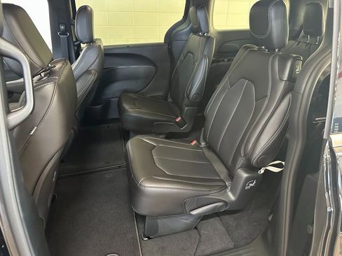 New 2026 Chrysler Pacifica Select image 36