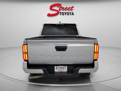 Certified 2025 Toyota Tacoma SR5 AWD/4WD image 3