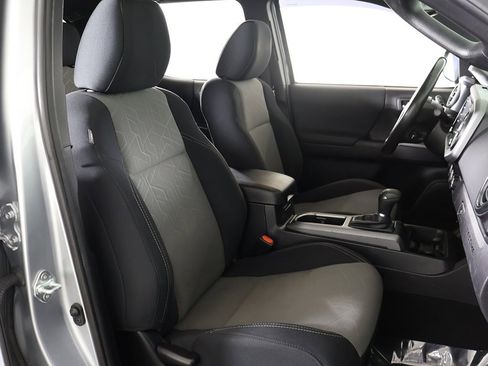 Used 2022 Toyota Tacoma TRD Sport w/ Technology Package image 27