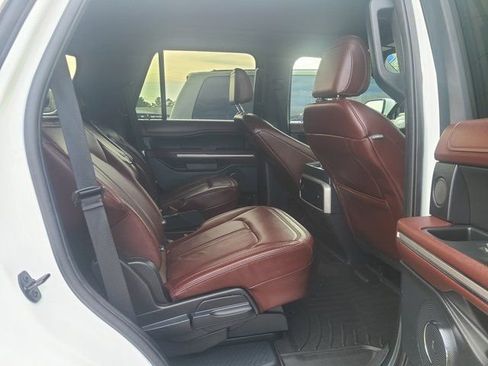 Used 2022 Ford Expedition Limited image 5