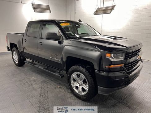 Used 2018 Chevrolet Silverado 1500 Custom w/ Custom Value Package RWD image 4