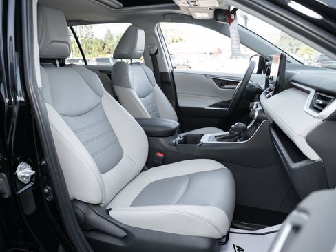 Used 2023 Toyota RAV4 XLE Premium image 40