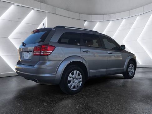 Used 2020 Dodge Journey SE FWD image 2
