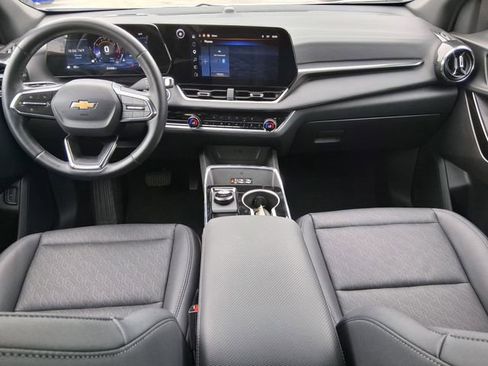 Used 2026 Chevrolet Equinox LT w/ Convenience Package II FWD image 9