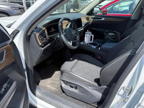 Used 2024 Volkswagen Atlas SE AWD/4WD image 5