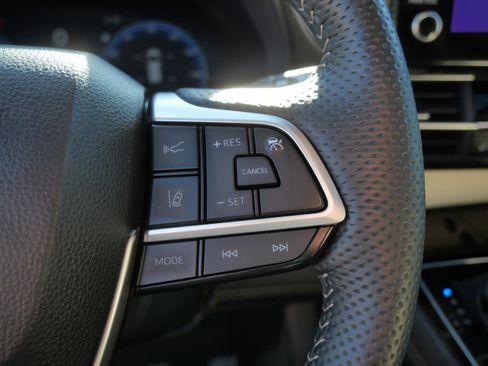 Certified 2025 Toyota Sienna Platinum FWD image 28