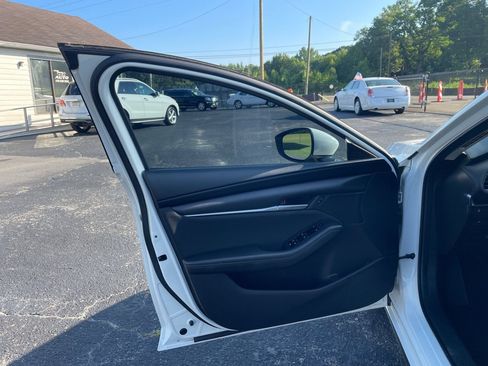 Used 2021 MAZDA MAZDA3 s FWD image 11