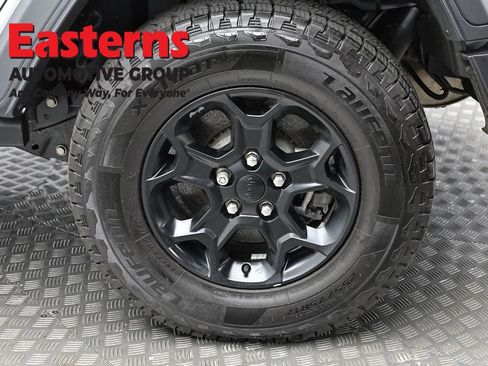 Used 2023 Jeep Wrangler Unlimited w/ Cold Weather Group AWD/4WD image 8