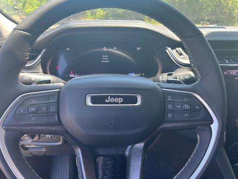Used 2023 Jeep Grand Cherokee L Limited w/ Trailer Tow Group (B) AWD/4WD image 15