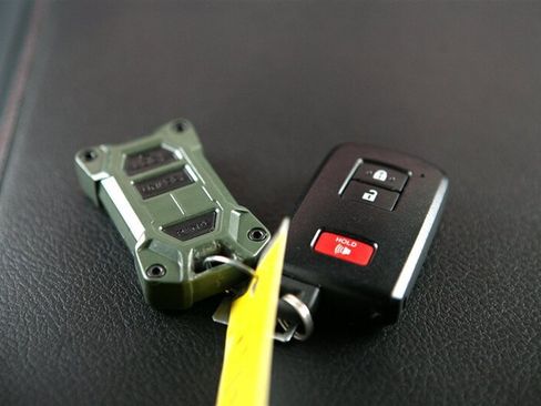 Used 2020 Toyota 4Runner TRD Off-Road Premium image 25