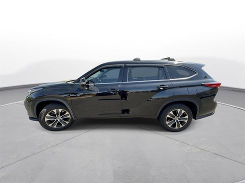 Used 2022 Toyota Highlander XLE FWD image 9