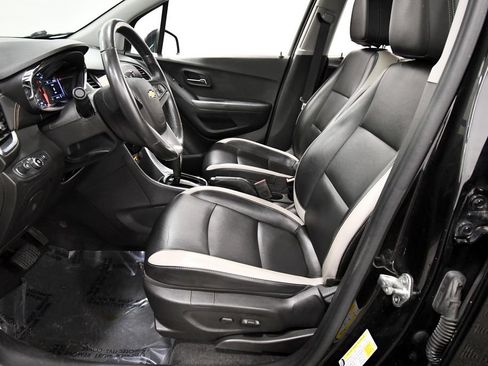Used 2018 Chevrolet Trax Premier w/ Midnight Edition FWD image 14