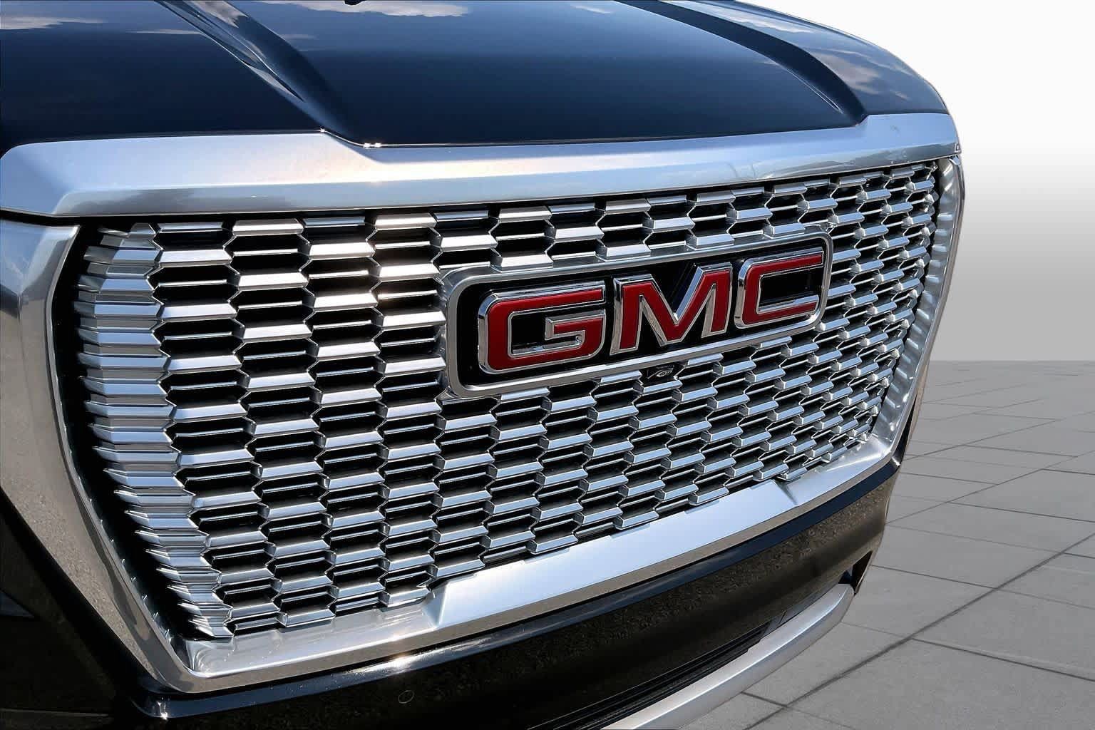 Used 2021 GMC Yukon Denali w/ Denali Ultimate Package AWD/4WD image 30