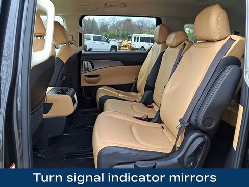 Used 2022 Kia Carnival LX image 14