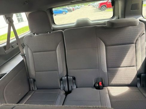 Used 2025 Chevrolet Suburban LS RWD image 8