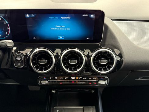 Used 2021 Mercedes-Benz GLA 250 4MATIC w/ Premium Package image 19