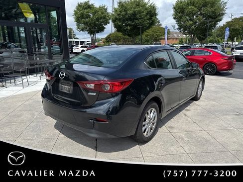 Used 2018 MAZDA MAZDA3 Sport w/ Preferred Equipment Package FWD image 6