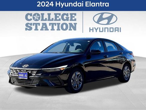 Used 2024 Hyundai Elantra SEL FWD image 3