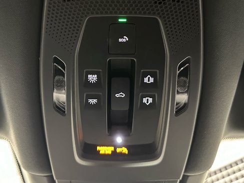 Used 2024 Porsche Cayenne AWD/4WD image 37