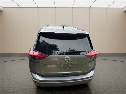 Used 2024 Nissan Rogue S FWD image 17
