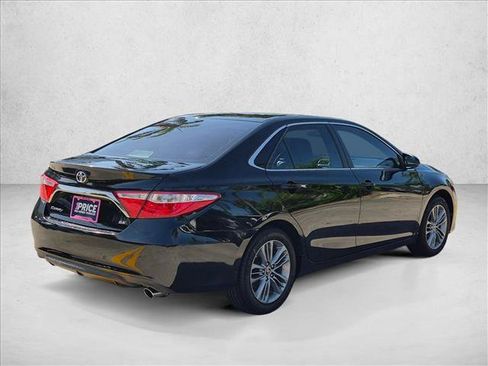 Used 2015 Toyota Camry SE FWD image 5