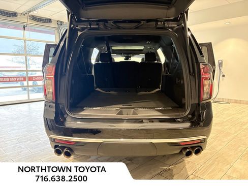 Used 2023 Chevrolet Suburban High Country AWD/4WD image 33