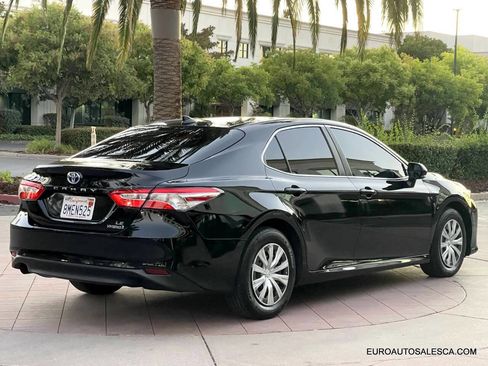 Used 2019 Toyota Camry LE image 7