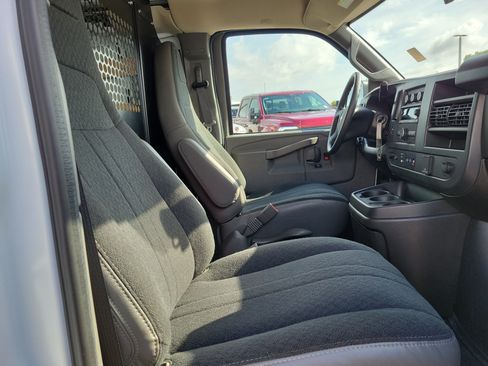 Used 2025 Chevrolet Express 2500 w/ Driver Convenience Package RWD image 18