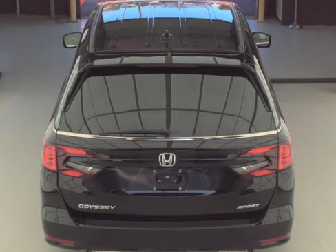 Used 2024 Honda Odyssey Touring image 4