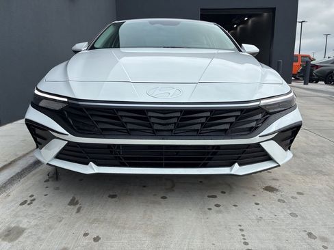 New 2026 Hyundai Elantra Hybrid FWD image 2