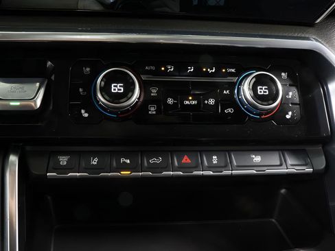 Used 2025 GMC Sierra 3500 Denali w/ Denali Reserve Package image 10