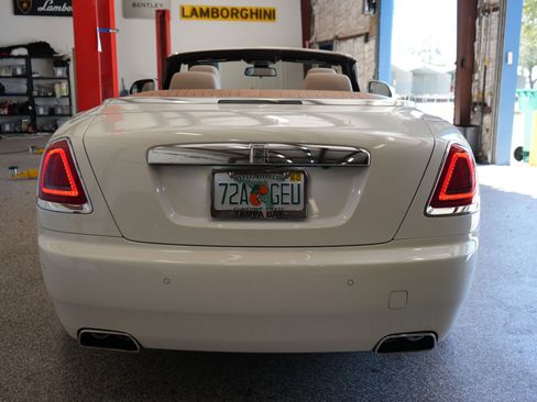 Used 2017 Rolls-Royce Dawn image 37