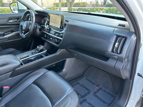 Used 2024 Nissan Pathfinder SL image 45