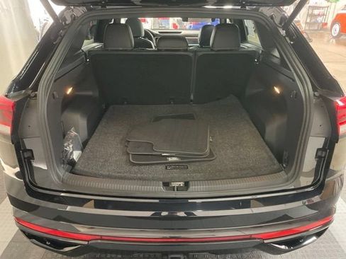 Certified 2023 Volkswagen Atlas Cross Sport SEL R-Line AWD/4WD image 9