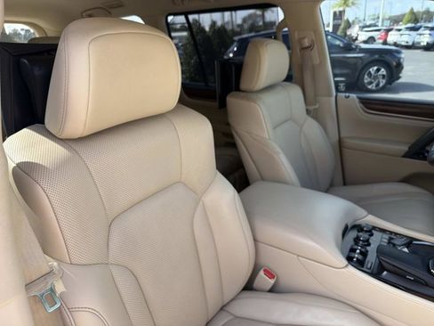 Used 2018 Lexus LX 570 4WD w/ Luxury Package image 20