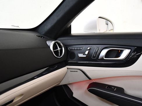 Used 2017 Mercedes-Benz SL 550 image 22
