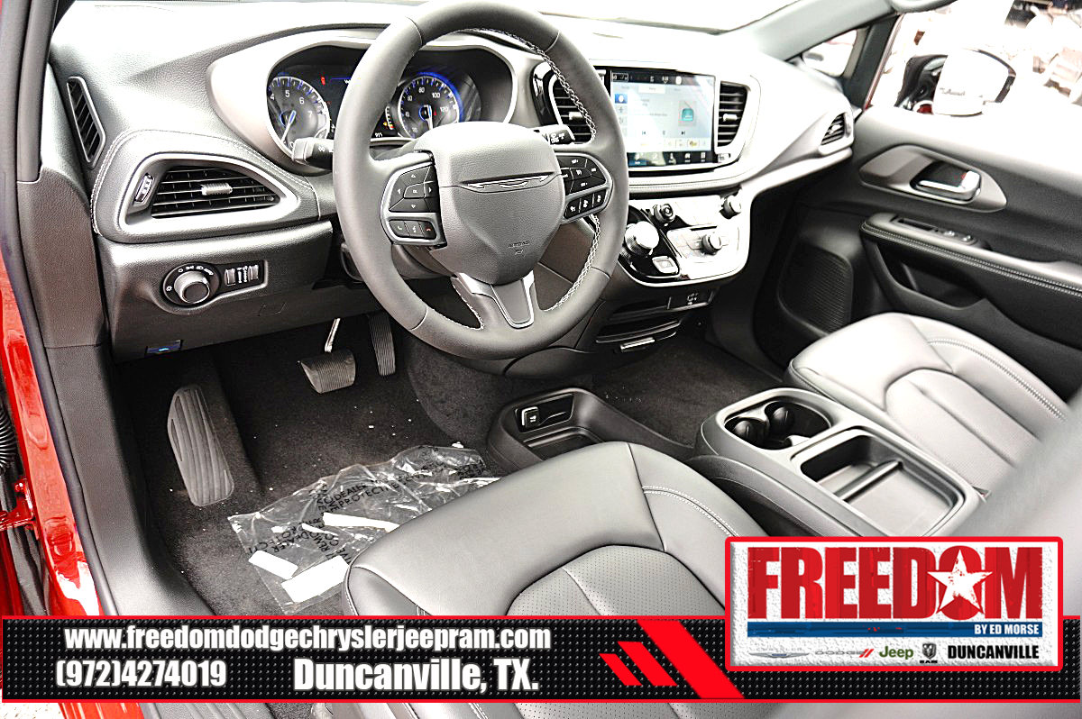 New 2027 Chrysler Pacifica Select FWD image 10