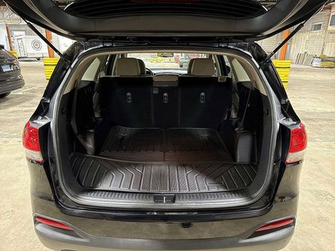 Used 2018 Kia Sorento LX w/ LX V6 Convenience Package image 11