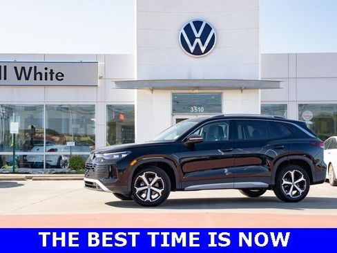 New 2025 Volkswagen Tiguan SE image 1