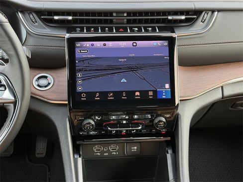 New 2025 Jeep Grand Cherokee L Summit image 14