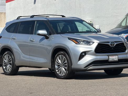Used 2021 Toyota Highlander Platinum FWD image 5
