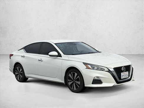Used 2021 Nissan Altima 2.5 SV image 3