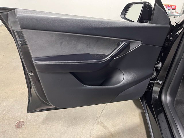 Used 2021 Tesla Model Y Long Range AWD/4WD image 25