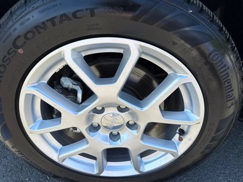 Used 2023 Jeep Renegade Latitude AWD/4WD image 8
