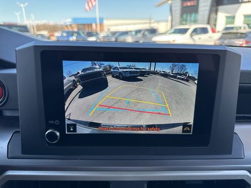 Used 2025 Toyota Tacoma TRD Sport AWD/4WD image 18