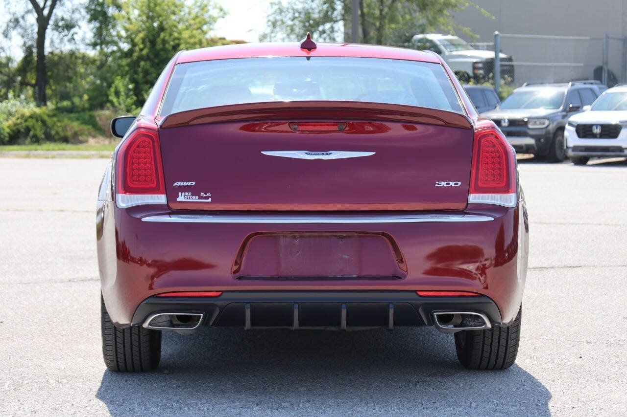 Used 2019 Chrysler 300 Touring L w/ Quick Order Package 22F AWD/4WD image 10