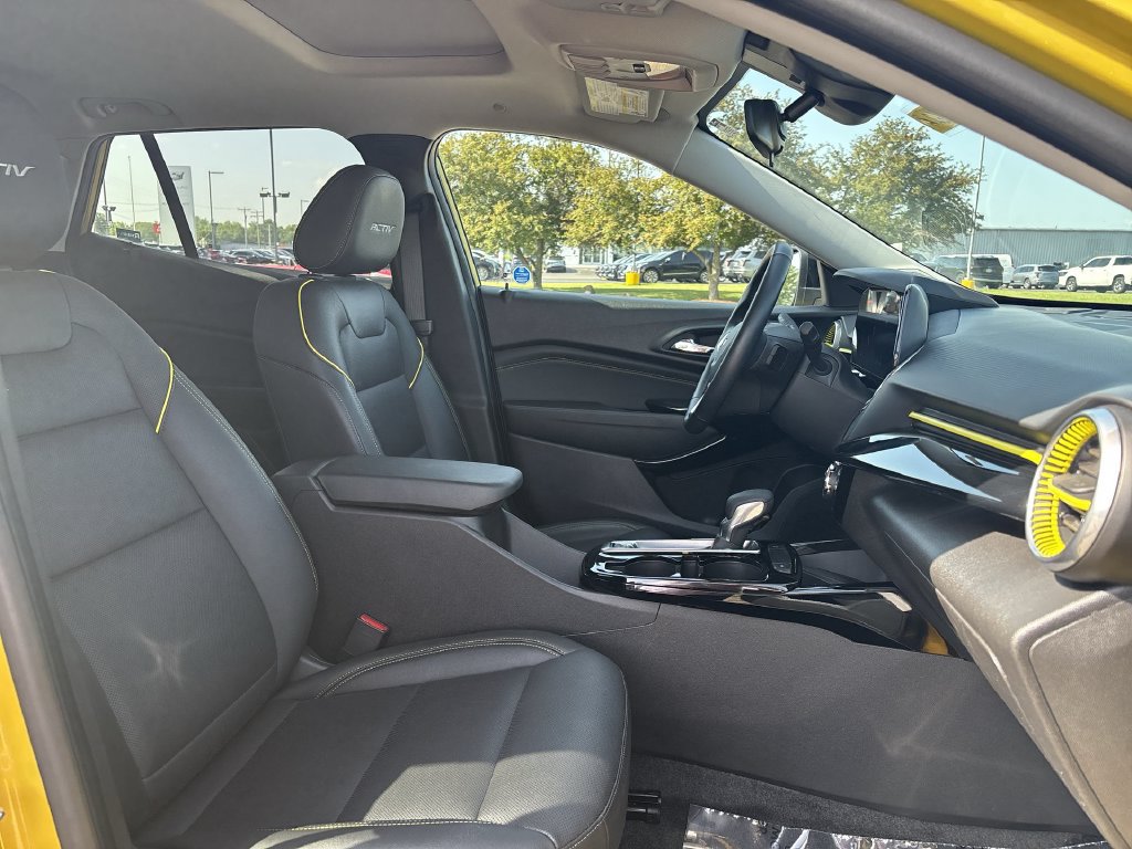 Used 2025 Chevrolet Trax ACTIV w/ Sunroof Package FWD image 18