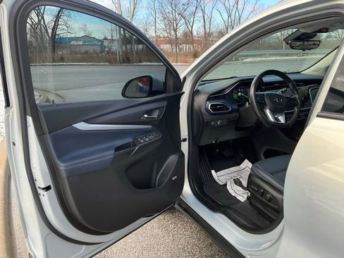 Used 2022 Chevrolet Bolt EUV Premier w/ Sun & Sound Package image 18